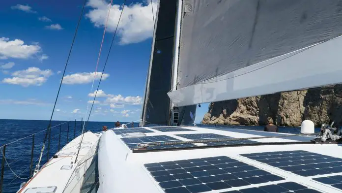 Panneau solaire sur bateau